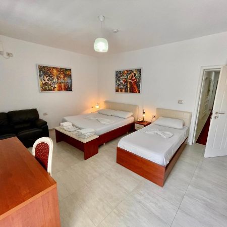 Vila Ada Hotel Тирана Екстер'єр фото